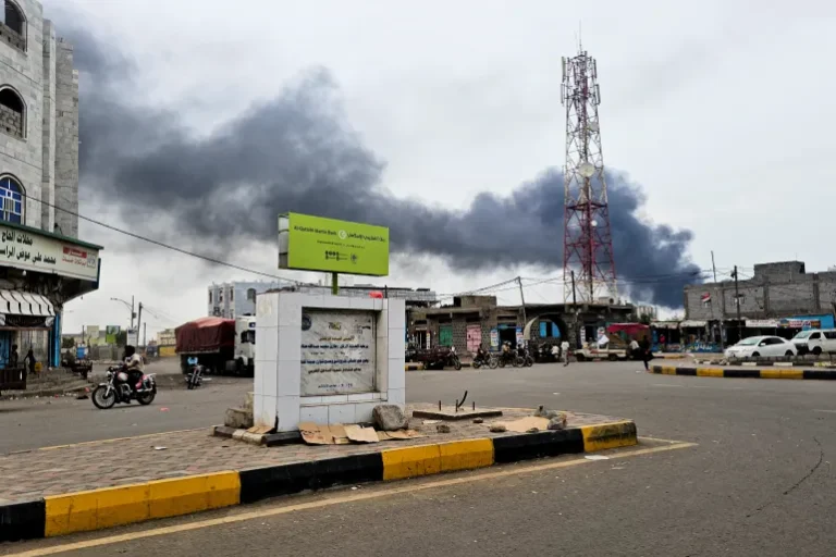 Houthi Forces Renew Missile and Drone Strikes on Yemen’s Port of al-Makha