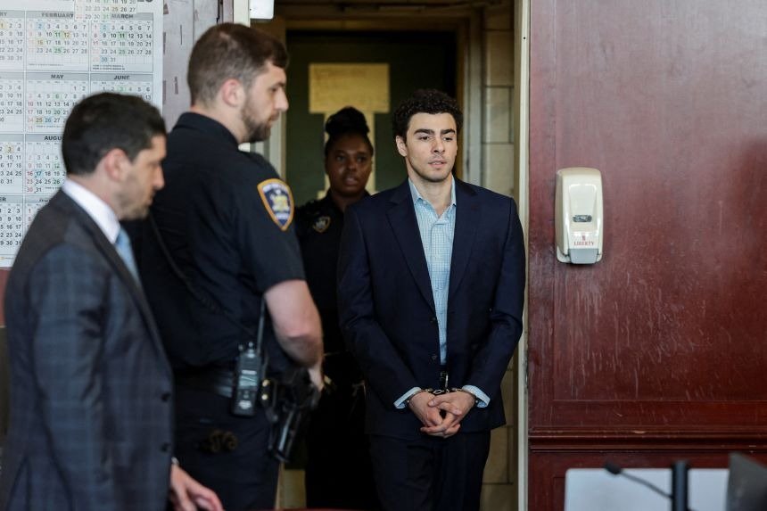 New York Judge Delays Luigi Mangione State Trial Amid Double Jeopardy Claims