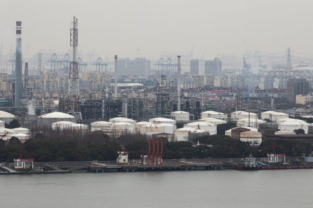 US Treasury Secretary Threatens Economic Consequences for Nations Importing Iranian Oil