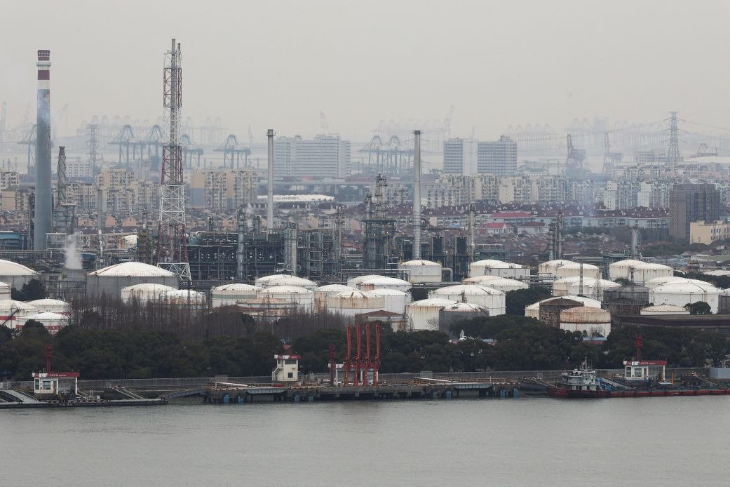US Treasury Secretary Threatens Economic Consequences for Nations Importing Iranian Oil
