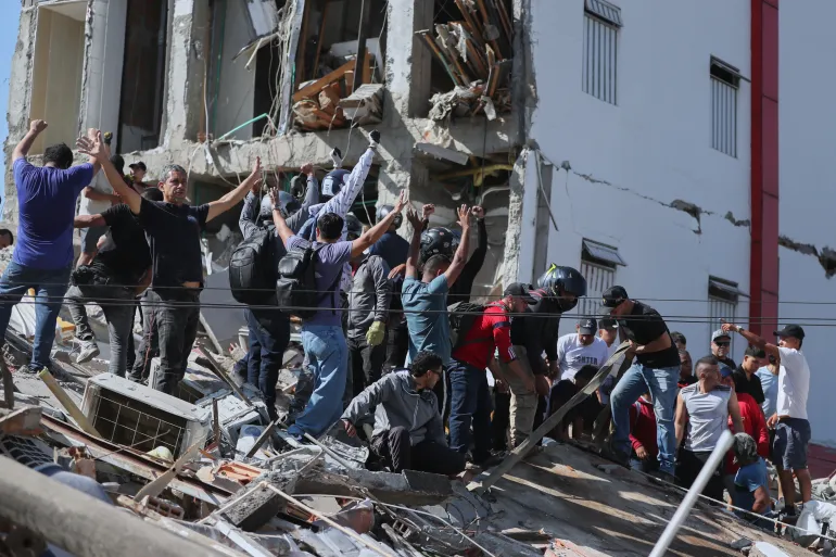 Powerful 7.4 Magnitude Earthquake Strikes Western Colombia, Leaving Over 100 Dead