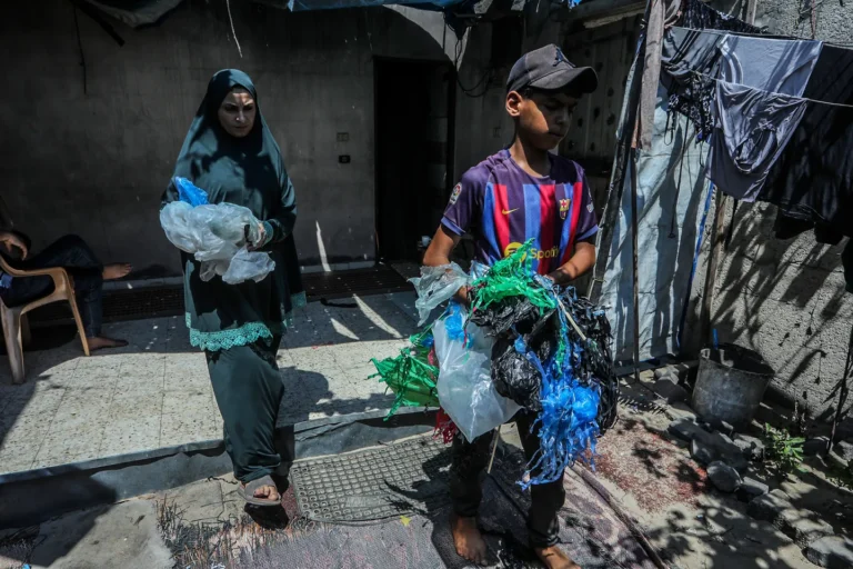 Gaza Children Abandon Kite Flying Amid New Security Threats and Ongoing Conflict