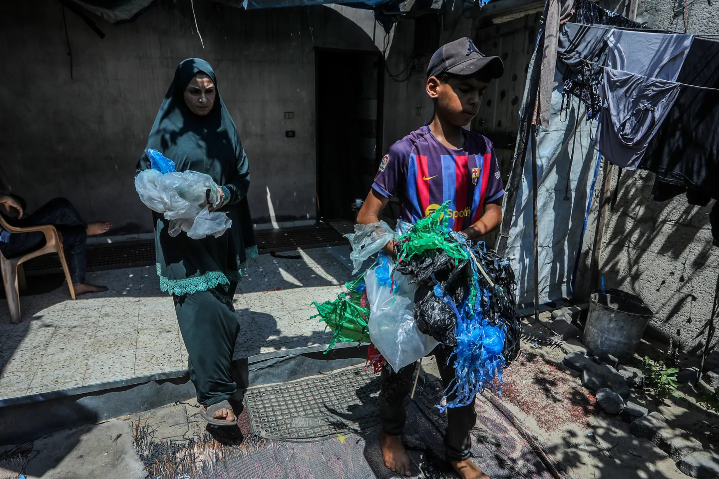 Gaza Children Abandon Kite Flying Amid New Security Threats and Ongoing Conflict