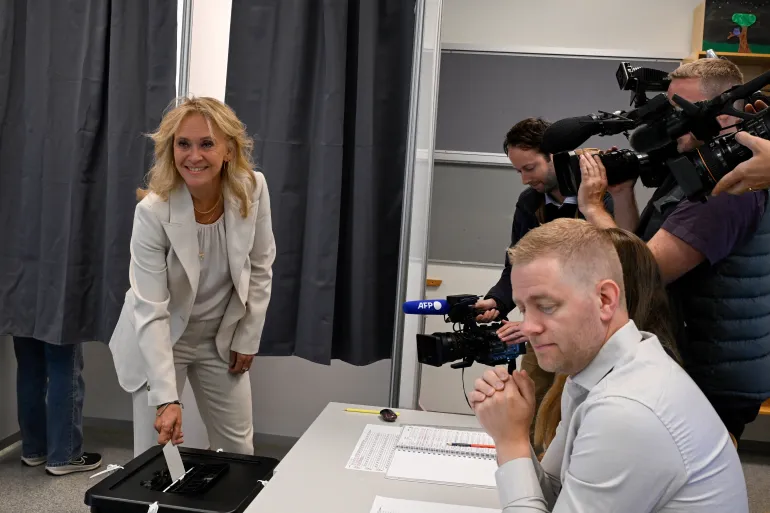 Icelandic Voters Decide Future of EU Membership in High-Stakes Referendum