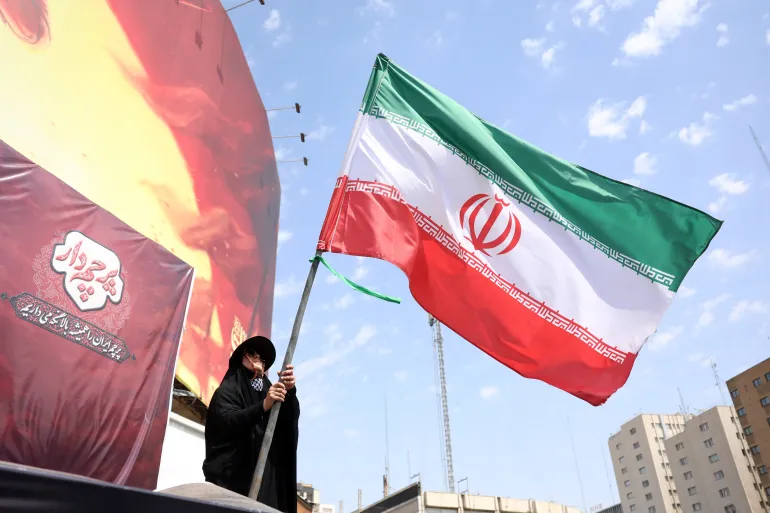 Iran Assesses Military Strategy Amid New US Economic Pressure and Industrial Claims