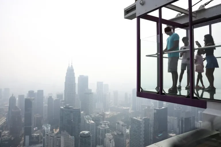 Toxic Haze from Indonesian Fires Triggers Health Crisis Across Malaysian Borneo