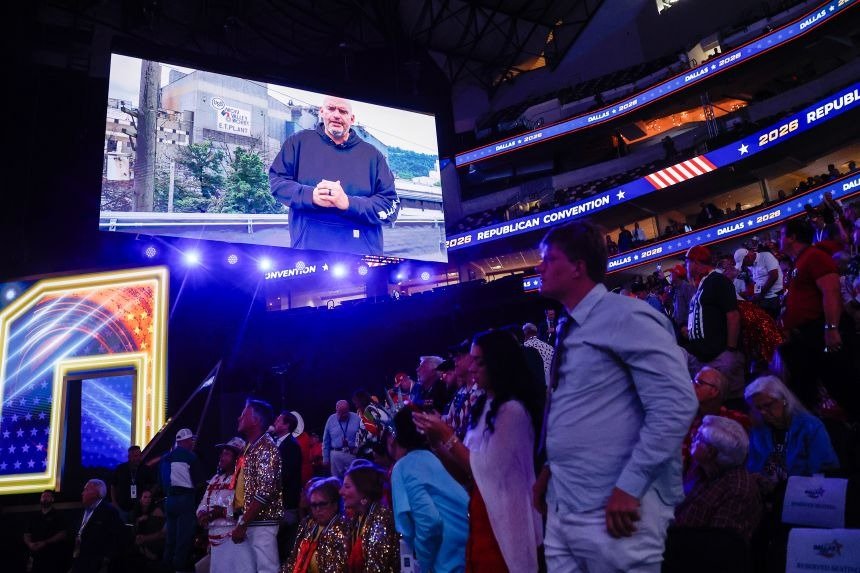 Democratic Senator John Fetterman Stuns Colleagues With Appearance at GOP Convention